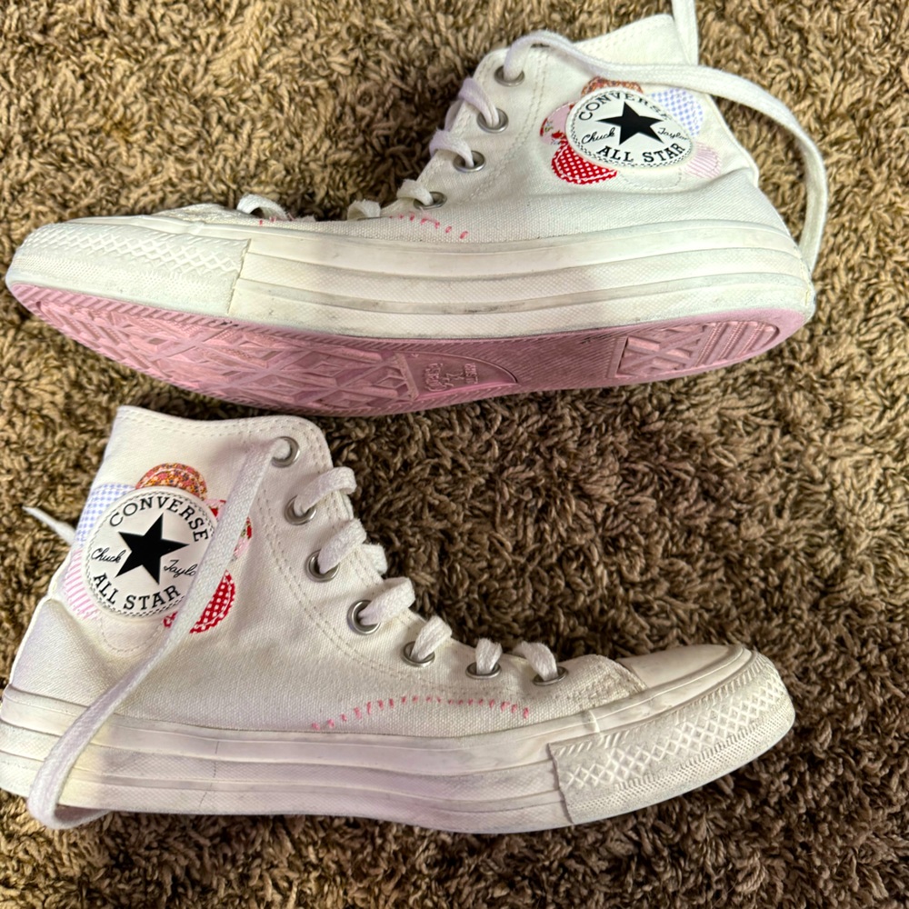 Flower embroidery converse